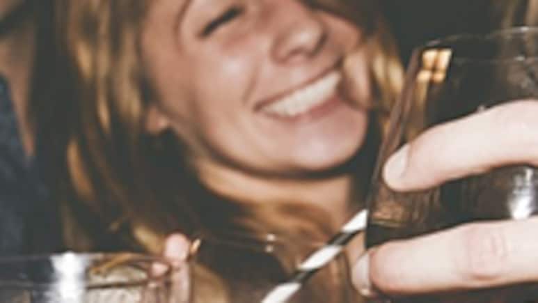 न्यू ईयर पर ड्रिंक करने के बाद अगली सुबह ये 6 संकेत दिखें तो समझिए शरीर ने रेड फ्लैग दे दिया