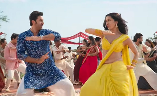 <i>Tu Jhoothi Main Makkaar</i> Song <i>Show Me The Thumka</i>: Ranbir And Shraddha Rule The Dance Floor