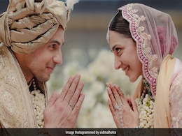 Sidharth और Kiara ने शेयर की शादी की पहली तस्वीरें, ट्रेंडिंग पेस्टल-मटैलिक आउटफिट्स में नजर आए दोनों Sidharth और Kiara ने शेयर की शादी की पहली तस्वीरें, ट्रेंडिंग पेस्टल-मटैलिक आउटफिट्स में नजर आए दोनों