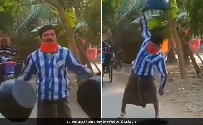 Watch: Street Vendor's Unique Strategy To Sell His Product Leaves Twitter Amused