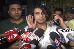 Selfie Rush Sparks Fight At Singer Sonu Nigam's Mumbai Concert Selfie Rush Sparks Fight At Singer Sonu Nigam's Mumbai Concert