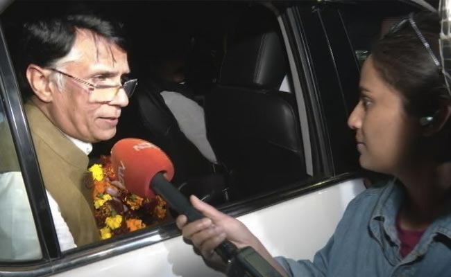 Exclusive : "...मुझे प्लेन से उतरने को ऐसे कहा गया, जैसे मैं आतंकी हूं"- पवन खेड़ा; देखें VIDEO