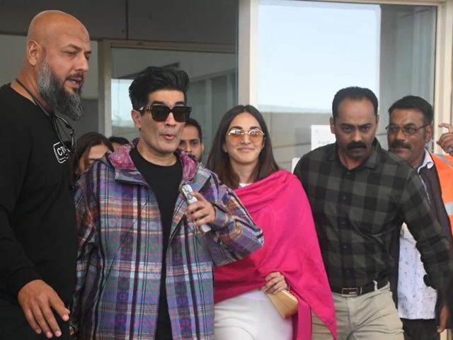 कियारा आडवाणी और डिजाइनर मनीष मल्होत्रा ​​जैसलमेर पहुंचे