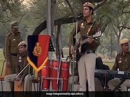 दिल्ली पुलिस के जवान ने 'रोके न रुके नैना' गाने पर छेड़ा ऐसा राग कि अरमान मलिक भी हो गए कायल दिल्ली पुलिस के जवान ने 'रोके न रुके नैना' गाने पर छेड़ा ऐसा राग कि अरमान मलिक भी हो गए कायल