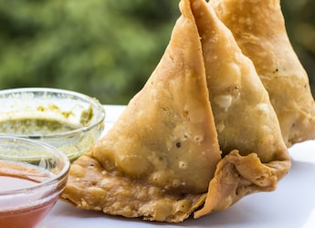 Is There A Right Way To Eat A Samosa? Twitter Users Weigh In Is There A Right Way To Eat A Samosa? Twitter Users Weigh In