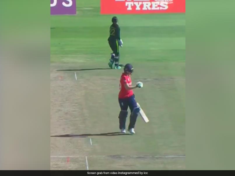 'नजर हटी दुर्घटना घटी..', PAK महिला विकेटकीपर को गुस्सा करना पड़ा महंगा, अंपायर ने&nbsp;लगा दी 5 रनों की पेनल्टी, Video