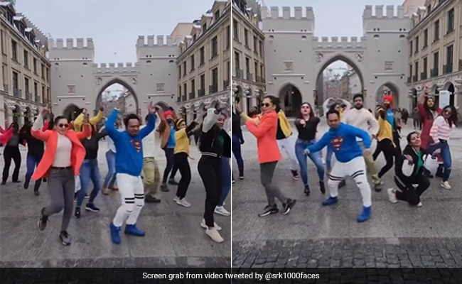 Watch: Fans In Germany Groove To <i>'Jhoome Jo Pathaan'</i> In Chilly Weather, Shah Rukh Khan Responds