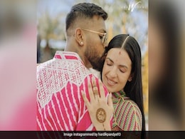 नताशा स्तांकोविक ने हार्दिक पंड्या के साथ शेयर की रोमांटिक फोटो तो लोग बोले- सलमान भाई की एक नहीं हो रही नताशा स्तांकोविक ने हार्दिक पंड्या के साथ शेयर की रोमांटिक फोटो तो लोग बोले- सलमान भाई की एक नहीं हो रही