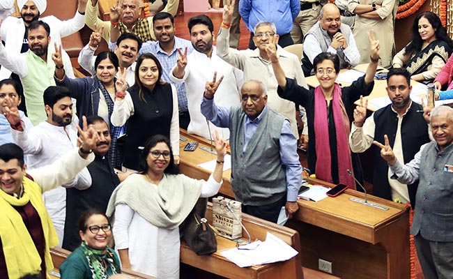 आले मोहम्मद इकबाल बने दिल्ली के नए डिप्टी मेयर, BJP के कमल बागड़ी को हराया