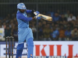 बचपन के दोस्त से मिला धोखा! पत्नी से हुआ तलाक, किसी फिल्मी कहानी से कम नहीं है इस क्रिकेटर की लाइफ...