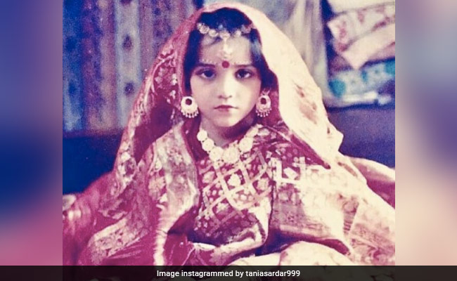 Guess Who: क्यूट सी दुल्हन नजर आ रही ये बच्ची, बड़ी होकर बन गई है इतनी हसीन एक्ट्रेस, बिग बॉस से लेकर भोजपुरी सिनेमा में है जलवा