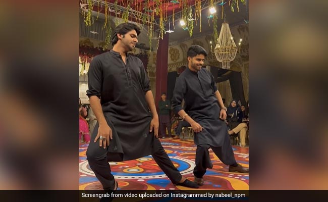 Watch: Two Men Groove To <i>'Oo Antava'</i> Song, Internet Says They "Nailed It"