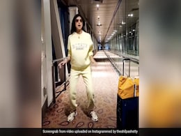 शिल्पा शेट्टी एयरपोर्ट पर फ्लाइट को भूल डांस करते हुए बनाने लगी रील, फराह खान बोलीं- पूरी क्रैक है शिल्पा शेट्टी एयरपोर्ट पर फ्लाइट को भूल डांस करते हुए बनाने लगी रील, फराह खान बोलीं- पूरी क्रैक है