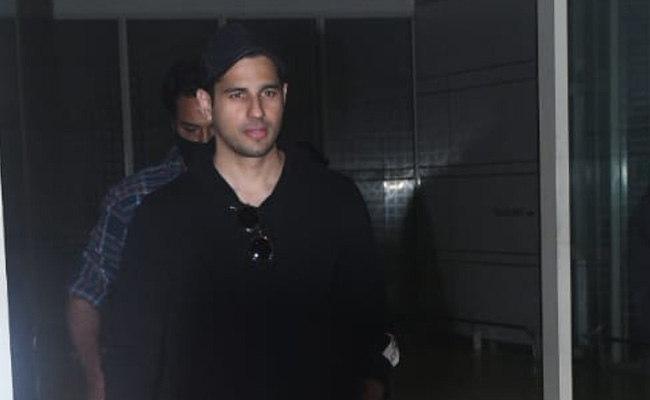 Sidharth Malhotra Lands In Jaisalmer Ahead Of Wedding. See Pics