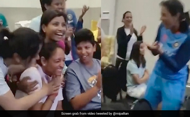 WPL 2023: हरमनप्रीत कौर को मुंबई ने खरीदा, महिला क्रिकेटर का रिएक्शन हुआ वायरल, मंधाना ने खड़े होकर बजाई ताली, देखें Video