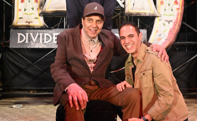 Zee5 की नई सीरीज 'ताज- डिवाइडेड बाय ब्लड' का ऐलान, सालों बाद फिर साथ दिखेंगे नसीरुद्दीन शाह और धर्मेंद्र