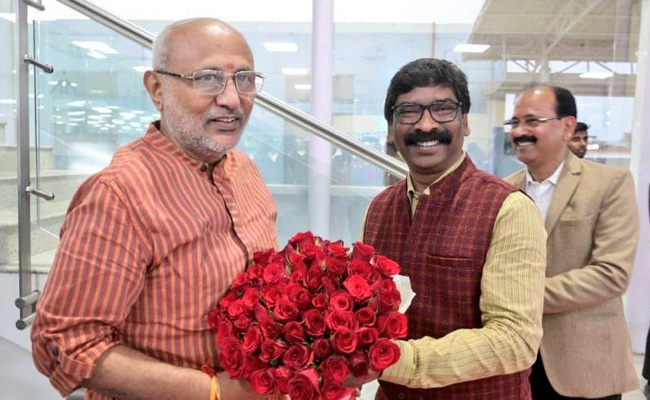 झारखंड के मनोनीत राज्यपाल सी पी राधाकृष्णन आज लेंगे शपथ झारखंड के मनोनीत राज्यपाल सी पी राधाकृष्णन आज लेंगे शपथ