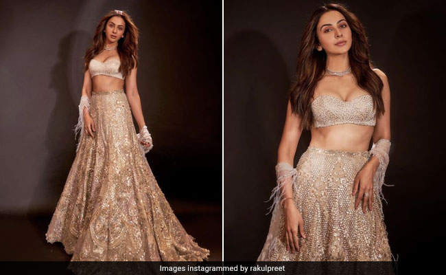Rakul Preet Singh's Sequinned <i>Lehenga</i> Gives A Sparkly Start To Our Monday