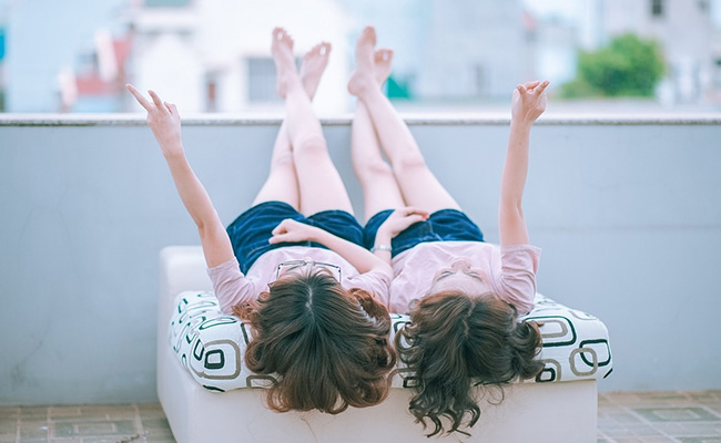 7 Ways To Celebrate Galentine's Day 2023 With Your Gal Pals