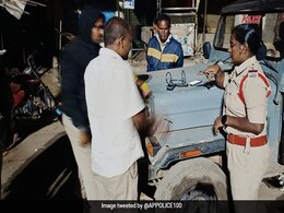 आंध्र प्रदेश में सड़क से गुजर रहे मजदूरों पर चढ़ा ट्रक, तीन महिलाओं की मौत आंध्र प्रदेश में सड़क से गुजर रहे मजदूरों पर चढ़ा ट्रक, तीन महिलाओं की मौत