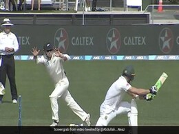 टॉम लैथम की चालाकी के आगे फुस्स हुआ बल्लेबाज़, लपक लिया नामुमकिन कैच..... Video टॉम लैथम की चालाकी के आगे फुस्स हुआ बल्लेबाज़, लपक लिया नामुमकिन कैच..... Video