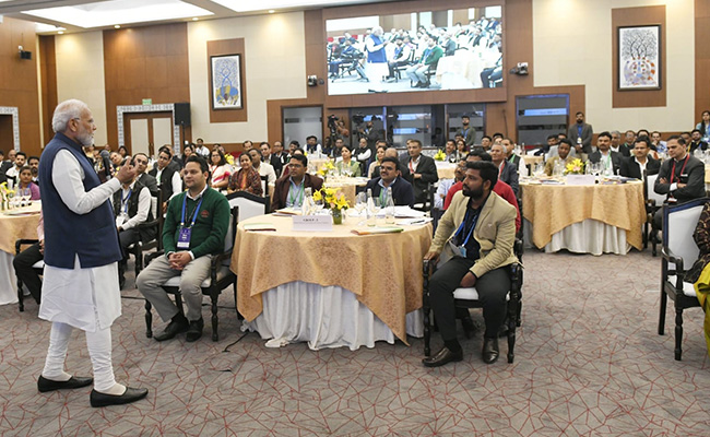 डीओपीटी के चिंतन शिविर में शामिल हुए PM मोदी, अधिकारियों से की बातचीत