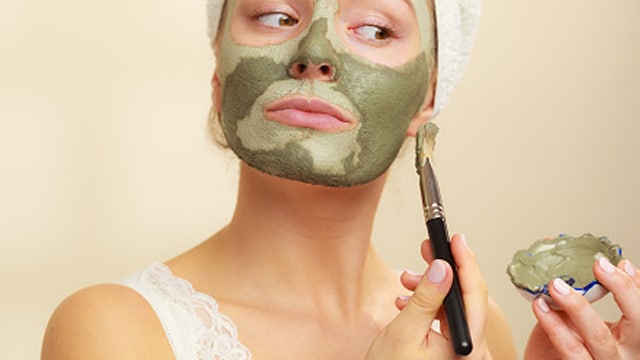 Contrary to popular belief, potato juice doesn't "erase pigmentation"