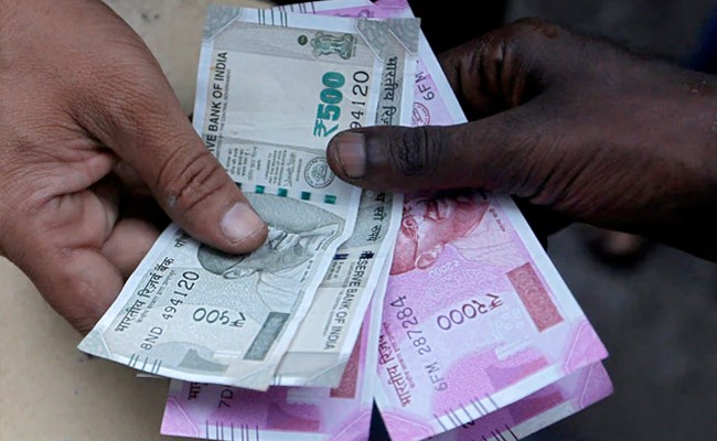Rupee May Nudge Higher After Data Indicates Fed May Pause Rate Hikes