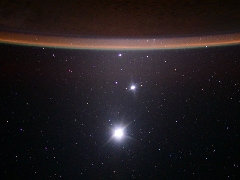 आपकी छत से एक-दूसरे के करीब दिखाई देंगे शुक्र और बृहस्&zwj;पति ग्रह! इस दिन मिलेगा मौका