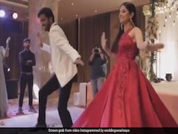 सोनम कपूर के गाने पर दूल्हा-दुल्हन ने किया गजब डांस, भारी-भरकम गाउन पहन उछल-उछलकर नाची लड़की सोनम कपूर के गाने पर दूल्हा-दुल्हन ने किया गजब डांस, भारी-भरकम गाउन पहन उछल-उछलकर नाची लड़की