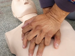 हार्ट अटैक से मरीजों को बचाने की मुहिम, कल 10 लाख लोगों को दी जाएगी CPR की ट्रेनिंग हार्ट अटैक से मरीजों को बचाने की मुहिम, कल 10 लाख लोगों को दी जाएगी CPR की ट्रेनिंग