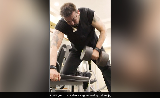 63 साल की उम्र में संजय दत्त ने जिम में दिखाया अपना ऐसा अवतार, वर्कआउट Video देख फैंस बोले- बाबा इज बैक
