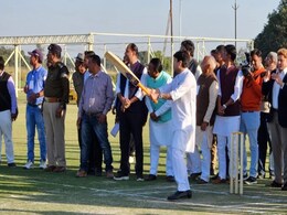 VIDEO: केंद्रीय मंत्री ज्योतिरादित्य सिंधिया ने की बल्लेबाजी, बीजेपी नेता हुए लहूलुहान VIDEO: केंद्रीय मंत्री ज्योतिरादित्य सिंधिया ने की बल्लेबाजी, बीजेपी नेता हुए लहूलुहान