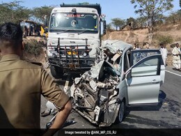 राजस्थान में दो सड़क हादसों में दो मासूम बच्चों सहित छह की मौत, तीन व्यक्ति घायल राजस्थान में दो सड़क हादसों में दो मासूम बच्चों सहित छह की मौत, तीन व्यक्ति घायल