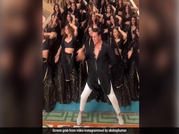 New Day, New Dance Video From Akshay Kumar's <i>Main Khiladi</i> Collection New Day, New Dance Video From Akshay Kumar's <i>Main Khiladi</i> Collection