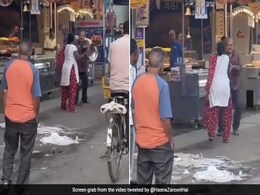 पति-पत्नी में बीच सड़क पर शुरु हो गई हाथापाई, पत्नी ने पति के सिर पर मारा बर्तन, फिर जो हुआ... लोग बोले- On the spot फैसला पति-पत्नी में बीच सड़क पर शुरु हो गई हाथापाई, पत्नी ने पति के सिर पर मारा बर्तन, फिर जो हुआ... लोग बोले- On the spot फैसला