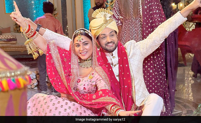 Shraddha Arya Gets Married For 10th Time On <i>Kundali Bhagya</i>. See Her ROFL Post