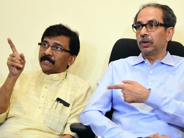 Team Uddhav Alleges Rs. 2,000-Crore Deal After Shinde Camp Gets Sena Name