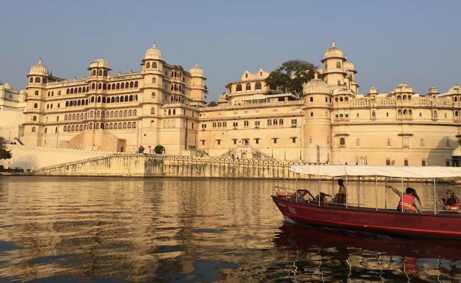 क्या है मेवाड़ राजपरिवार का बवाल? जानिए उदयपुर सिटी पैलेस में मचे हंगामे की ABCD
