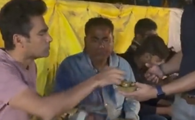 Viral Video: क्रिकेटर मोहम्मद कैफ ने इलाहाबाद की गलियों में दोस्तों के साथ चाट का उठाया लुत्फ, यहां देखें वीडियो