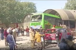 3 Injured After Bus Collides With Car, Crashes Into Subway In Delhi 3 Injured After Bus Collides With Car, Crashes Into Subway In Delhi
