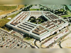 Pentagon Locks Down, Then Opens Up After 