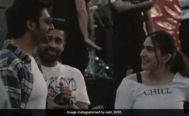 Viral: Kartik Aaryan And Sara Ali Khan Spotted Chatting. Fans Are Thrilled