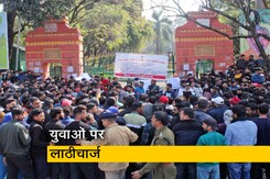 पेपर लीक मामले को लेकर देहरादून की सड़कों पर हजारों युवा पेपर लीक मामले को लेकर देहरादून की सड़कों पर हजारों युवा