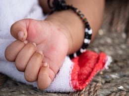 बच्चे को आए दिन लग जाती है नजर तो जान लें ये 5 उपाय, हर बुरी बला से बचेगा आपका नन्हा-मुन्ना  बच्चे को आए दिन लग जाती है नजर तो जान लें ये 5 उपाय, हर बुरी बला से बचेगा आपका नन्हा-मुन्ना