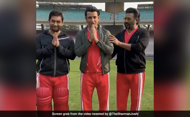 Watch: <i>'3 Idiots'</i> Stars Aamir Khan, R Madhavan And Sharman Joshi Reunite And Share Group Hug
