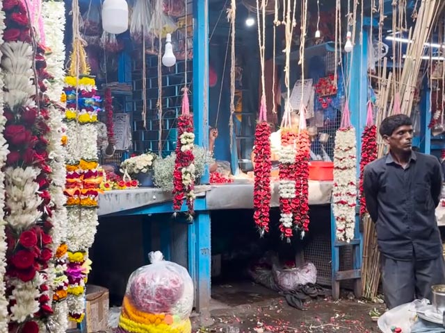 A Tour To Kolkata's Malik Ghat Flower Market