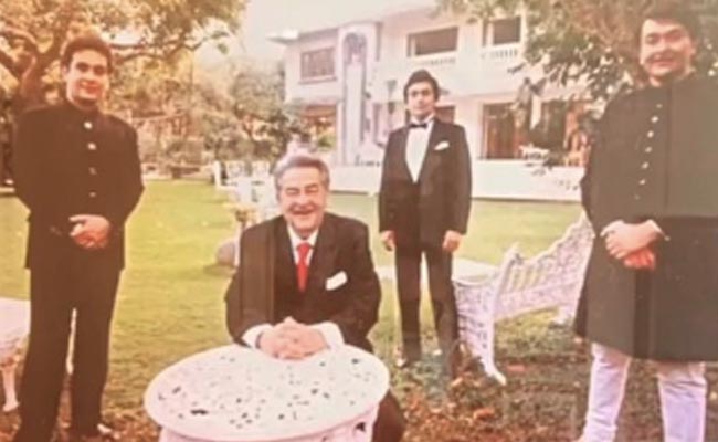 Kareena And Karisma Remember Rajiv Kapoor On His Death Anniversary: "Miss You Chimpu Uncle"