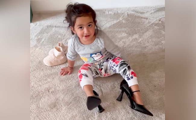Shilpa Shetty's Daughter Samisha, Just Turned 3, Tries On Mom's Shoes And It's An Adorable Fail