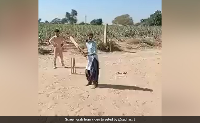 <i>"Kya Baat Hai"</i>: Video Showing Young Girl's Batting Skills Impresses Sachin Tendulkar